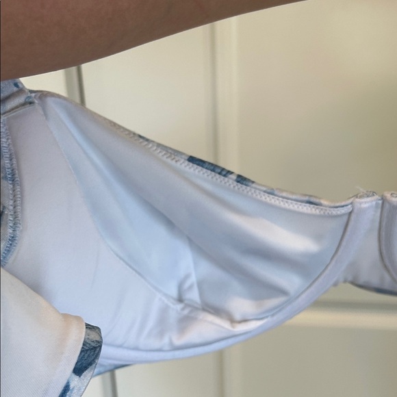 Victoria's Secret Blue Floral Bikini Top - Picture 10 of 12